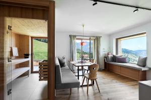 Część wypoczynkowa w obiekcie Holzhackerin - the charming Haus am Berg