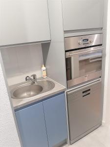 Kuchyňa alebo kuchynka v ubytovaní YourBestApartment Jagiellonska