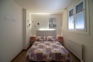 Ένα ή περισσότερα κρεβάτια σε δωμάτιο στο Apartamentos Herri Ondo URBASA INVERNAL