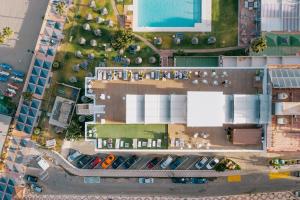 an overhead view of a parking lot with cars at La Barracuda in Torremolinos