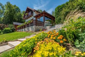 Vonkajšia záhrada v ubytovaní Holiday Home Mare near River