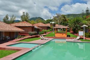 a pool at a resort with a gazebo at Hotel Chapala Country in Chapala