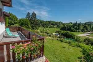 Vonkajšia záhrada v ubytovaní Holiday Home Mare near River