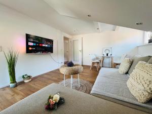 TV a/nebo společenská místnost v ubytování Allgäu SPA House