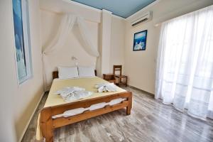 Letto o letti in una camera di Villa Nikos Karamolegkos Kamari