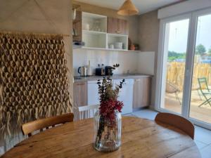 Φωτογραφία από το άλμπουμ του La Cabane de Jeanne ~ 10 minutes à pied de l'océan σε Mimizan