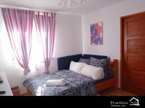 Postel nebo postele na pokoji v ubytování Apartment Ernestova hiša