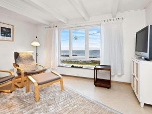 TV a/nebo společenská místnost v ubytování Holiday home MIDSUND VII
