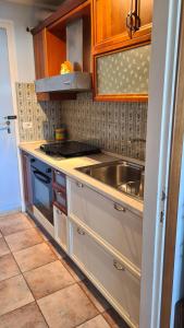 A kitchen or kitchenette at La Pianotta Sulla Spiaggia