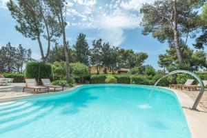 The swimming pool at or close to Villa Patrizia