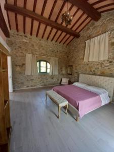Un pat sau paturi într-o cameră la Agriturismo La Fontanella & Glamping