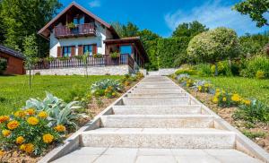 Vonkajšia záhrada v ubytovaní Holiday Home Mare near River