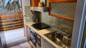 A kitchen or kitchenette at La Pianotta Sulla Spiaggia