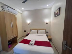 Postel nebo postele na pokoji v ubytování Hotel Sangeeth Palace