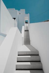 Foto da galeria de CUBIC Mykonos Seafront Design Suites em Ornos