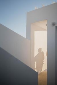 Foto da galeria de CUBIC Mykonos Seafront Design Suites em Ornos