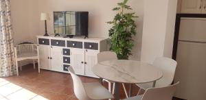 Kuchyňa alebo kuchynka v ubytovaní APARTAMENTO RIVAS, JUNTO a LA PLAYA TORRECILLA NERJA