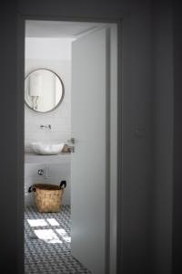 Koupelna v ubytování Korina's Suites