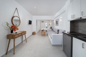 Kuchyň nebo kuchyňský kout v ubytování Korina's Suites