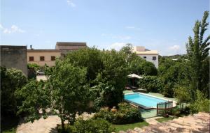 Výhled na bazén z ubytování Nice Home In Algaida With House A Mountain View nebo okolí