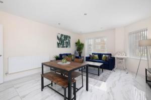 Gallery image of Oxford Rd 2 Bed Serviced Apartment 06 with Parking, Reading By 360Stays in Reading