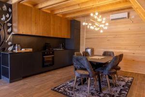 Köök või kööginurk majutusasutuses Batllava Premium Resort Villa 1