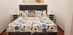 Posteľ alebo postele v izbe v ubytovaní APARTAMENTO RIVAS, JUNTO a LA PLAYA TORRECILLA NERJA