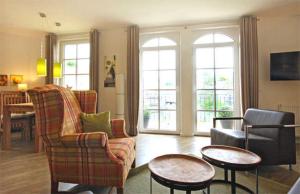 a living room with a couch and chairs and a table at Haus Meeresblick - Ferienwohnung Strandburg B 1.02 (Ref. 136069) in Baabe