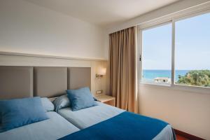 Posteľ alebo postele v izbe v ubytovaní Hotel Ivory Playa Sports & Spa + 36 fotografií