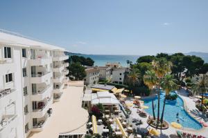 Bazén v ubytovaní Hotel Ivory Playa Sports & Spa alebo v jeho blízkosti