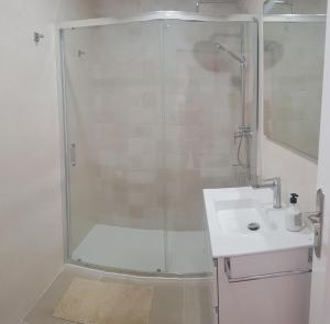 Kúpeľňa v ubytovaní APARTAMENTO RIVAS, JUNTO a LA PLAYA TORRECILLA NERJA