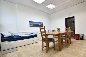 a room with a bed and a table and chairs at Boardinghouse in Cologne *free WiFi* in Cologne
