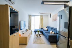A television and/or entertainment centre at Andante Panoráma Apartman