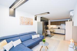 A kitchen or kitchenette at Andante Panoráma Apartman