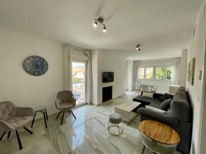 A television and/or entertainment centre at Apartamentos Valparaiso II
