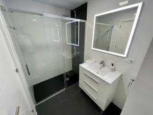 A bathroom at Apartamentos Valparaiso II