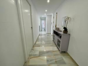 A kitchen or kitchenette at Apartamentos Valparaiso II