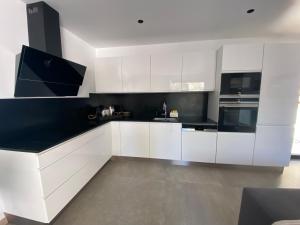 Mini-Villa Jade的厨房或小厨房