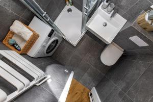 Ένα μπάνιο στο #stayhere - Apartment with Terrace BBQ at Šventosios Vartai +42 φωτογραφίες