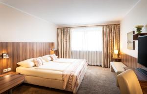 Postel nebo postele na pokoji v ubytování QU Hotel Augsburg + 37 fotografií