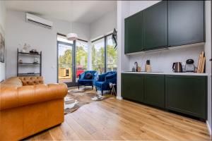 Χώρος καθιστικού στο #stayhere - Apartment with Terrace BBQ at Šventosios Vartai