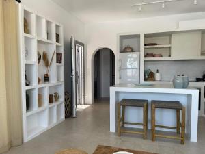 A kitchen or kitchenette at Voras Villa Panagia Beach