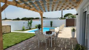 Basen w obiekcie PALAPA GARDEN alojamientos, piscina privada y cerca del mar lub w pobliżu