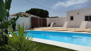 Basen w obiekcie PALAPA GARDEN alojamientos, piscina privada y cerca del mar lub w pobliżu