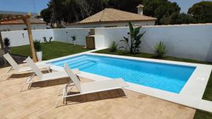 Basen w obiekcie PALAPA GARDEN alojamientos, piscina privada y cerca del mar lub w pobliżu