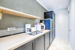 a kitchen with a counter top with a microwave at Vila 6 Neptun Olimp in Olimp