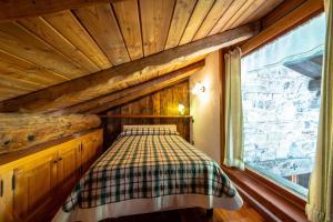Katil atau katil-katil dalam bilik di Antica casa di montagna Maison Bovard
