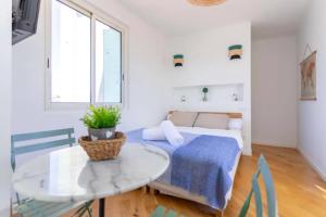 a white room with a bed and a table and a table at STUDIO ** ROOFTOP ** LULLI in Marseille