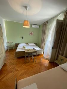 Postel nebo postele na pokoji v ubytování Apartmani Zorica