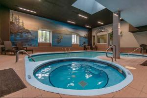 Piscina di Magog Waterfront Studio 106 o nelle vicinanze